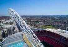 Вболівальник впав з верхньої трибуни на матчі Євро-2020 між збірними Англії та Хорватії