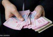 Розрив у зарплатах чоловіків і жінок скоротився: скільки заробляють на початку 2021 року