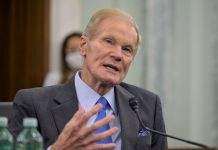 NASA все ще планує повернути людей на Місяць у 2024 році