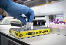 Новий антирекорд з лютого. У Британії різко зросла кількість випадків COVID за добу