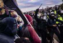 Суд виніс перший вирок у справі про штурм Капітолію: жінка отримала 3 роки умовно