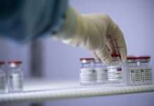 Вакцина AstraZeneca ефективна проти індійських варіантів коронавірусу