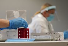 Понад 15 тисяч випадків три дні поспіль. У Британії ускладнюється ситуація з COVID