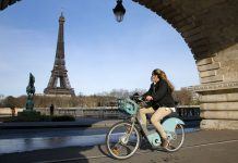 У Франції почнуть вакцинувати від COVID підлітків