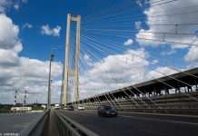 На Південному мосту в Києві зіштовхнулися шість автомобілів. Рух ускладнено