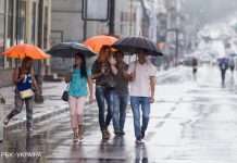 Дощі та незначне похолодання: якою буде погода на День Конституції