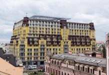 Суд дозволив ввести в експлуатацію “Будинок-монстр” на столичному Подолі