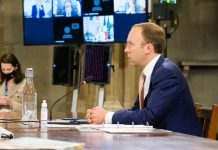 Після гучного скандалу міністр здоров’я Великобританії пішов у відставку