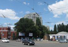 “Сухий” фонтан та озеленення: на Арсенальній площі побудують сучасну зону відпочинку