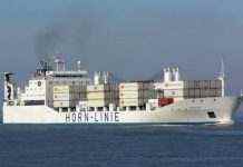 В Аденській затоці зламалося судно з українцями. Один моряк помер