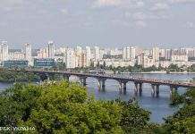 У Києві на мосту Патона локалізували прорив труби