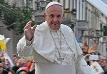 Папа Франциск переніс операцію: Ватикан повідомив про його самопочуття