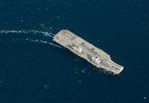 ВМС Британії: за авіаносцем Queen Elizabeth стежив російський підводний човен