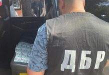 Брав гроші за надання статусу учасника бойових дій: командира роти ЗСУ затримали на хабарі