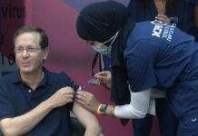 Президент Ізраїлю втретє вакцинувався від коронавірусу