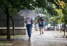 Грози, зливи та град: синоптики оголосили штормове попередження
