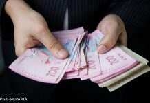 Кабмін пропонує урівняти умови оплати праці українців, іноземців та осіб без громадянства