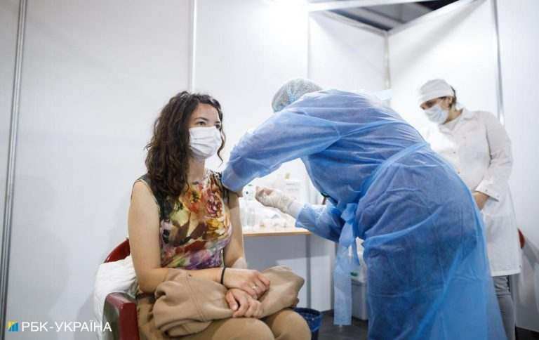 Понад 2 млн українців завершили вакцинацію від коронавіруса