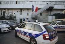 У Парижі автомобіль врізався в терасу кафе: один загиблий