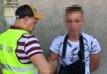 У Києві затримали “валютних” шахраїв, які під час втечі скоїли наїзд на поліцейського