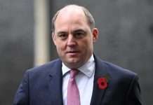 У Британії завершили розслідування втрати документів про есмінця Defender