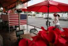 США не знімуть обмеження на поїздки через штам “Дельта”