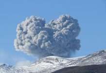 Вулкан Ебеко на Курилах викинув попіл на висоту 2 км. Є ймовірність виверження