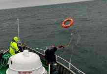 На навчаннях Sea Breeze врятували десантника. Його після стрибка віднесло в море