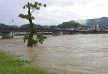 Влада Японії закликала евакуювати понад 300 тисяч сімей через сильні зливи