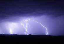 У Білорусі від удару блискавки одна людина загинула, ще четверо постраждали