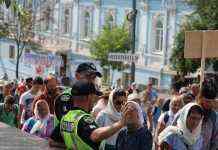 Через хресну ходу до Києва стягнули силовиків з інших областей
