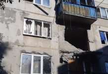 Бойовики обстріляли багатоповерхівку в Красногорівці, є поранений