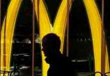 McDonald’s зобов’язав співробітників в США зробити щеплення від коронавірусу до жовтня