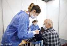 Україна отримала ще майже 800 000 доз вакцини AstraZeneca: кого будуть щеплювати