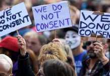 У Лондоні протестувальники проти вакцин заблокували офіси двох телеканалів