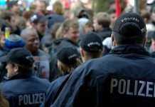 Жителі Німеччини вийшли на антикарантинні протести: поліція заарештувала більше сотні