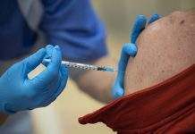 Великі компанії в США зайняли жорстку позицію по відношенню до вакцинації