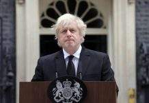 Джонсон пообіцяв вивезти афганців: Зрушимо небо і землю, щоб допомогти