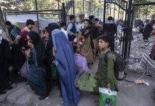 США евакуювали з Афганістану 34 дитини, які залишилися без батьків