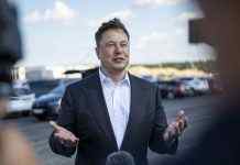 В космосі хочуть запустити рекламу: що про це відомо