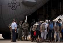 З Афганістану вже евакуювали понад 120 тисяч людей