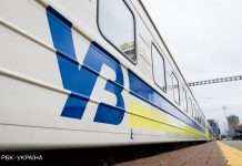 Низка потягів в Україні затримуються через негоду: список