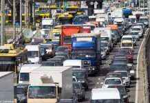 Київ скували затори через репетицію параду до Дня Незалежності: карта