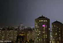 Київ знову накрила гроза: відео наслідків негоди