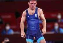 Сутичка за “бронзу” в боротьбі, надії на стрільців і велотрек: за чим стежити на ОІ сьогодні