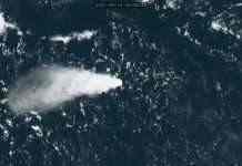 У Японії підводний вулкан створив новий острів після виверження