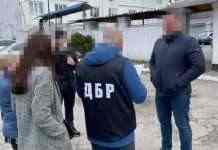 Вибивали з затриманих гроші: у Дніпропетровській області розкрили банду поліцейських