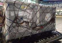 Україна отримала американський вантаж інноваційних ліків проти коронавірусу