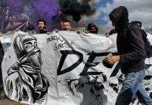 Сльозогінний газ і сутички: у Франції чергові протести проти “паспортів здоров’я”