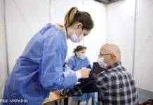 Бельгія схвалила ревакцинацію від COVID для літніх людей